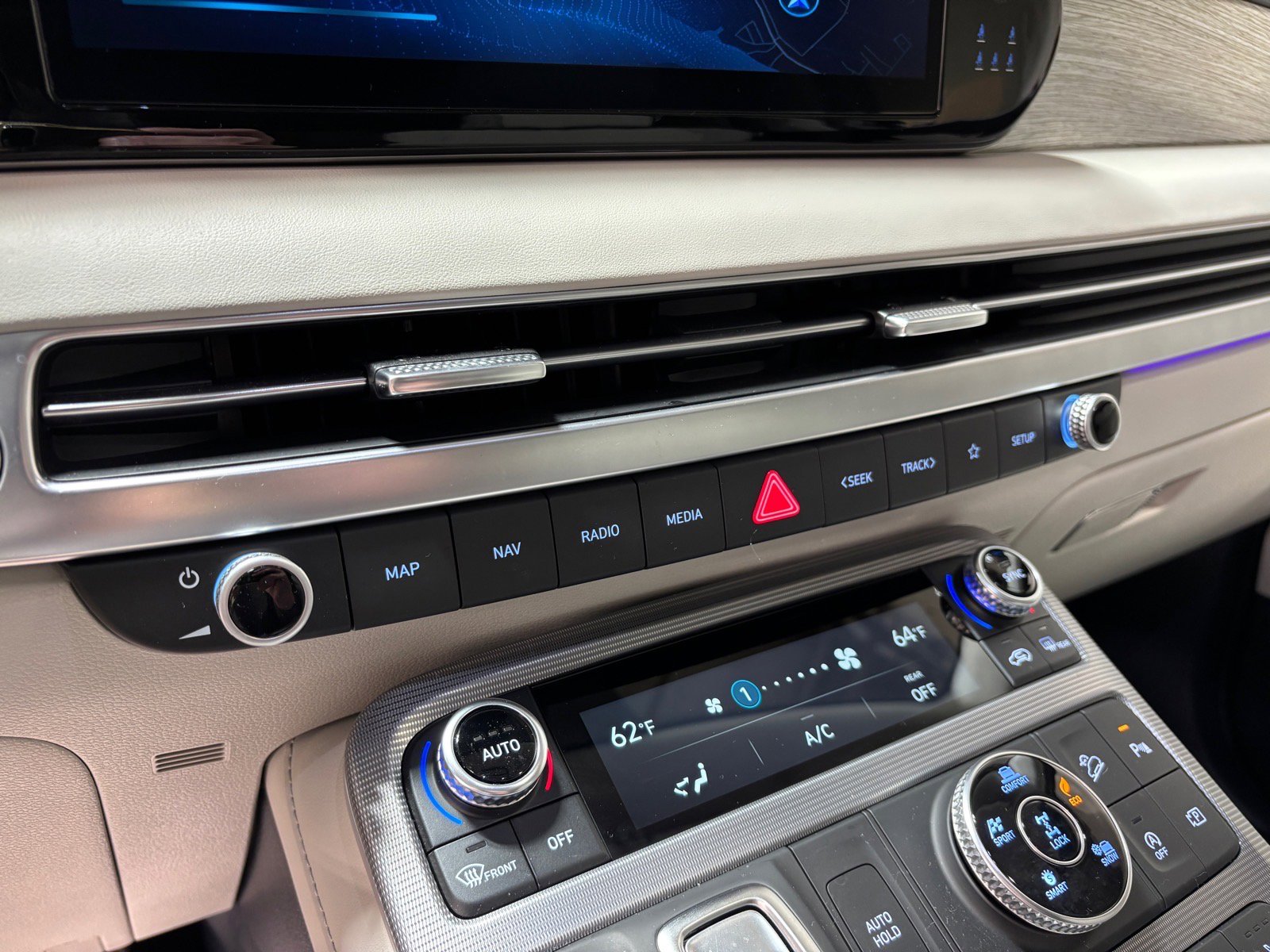 Used 2025 Hyundai Palisade Calligraphy AWD/4WD image 16