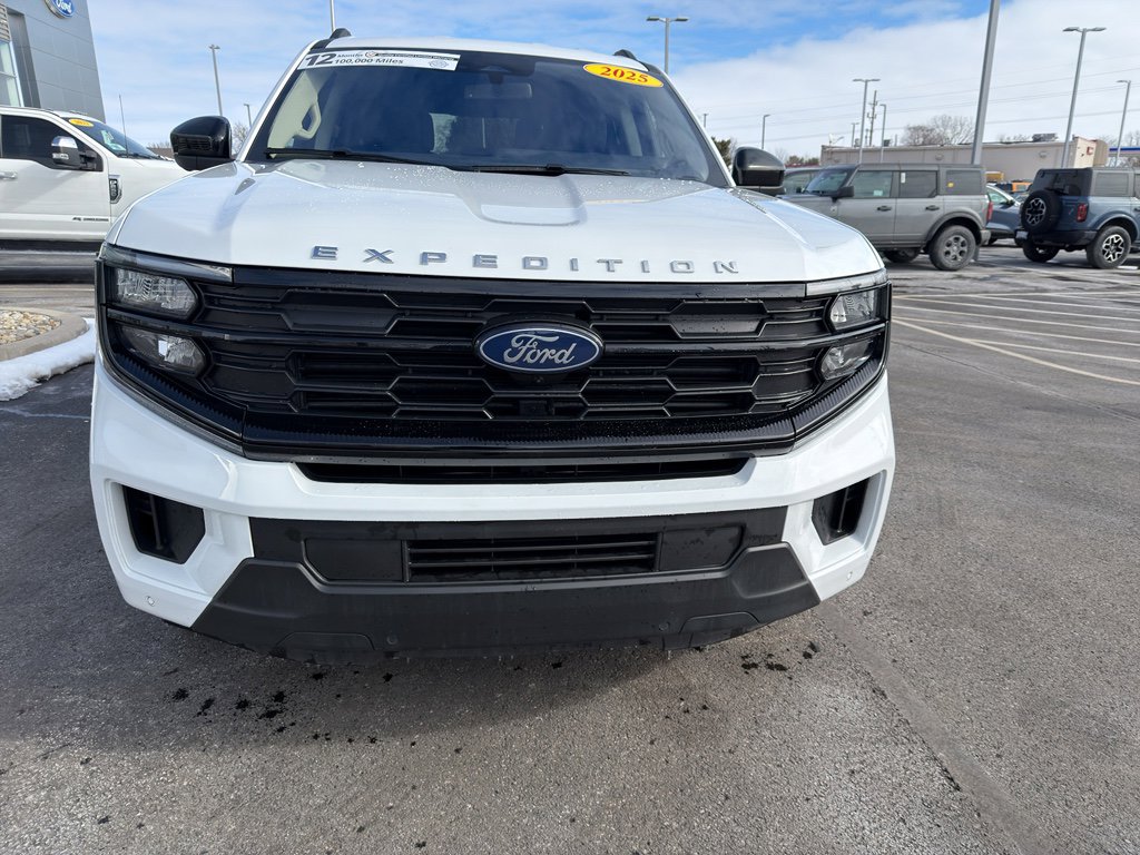 Used 2025 Ford Expedition Active AWD/4WD image 3