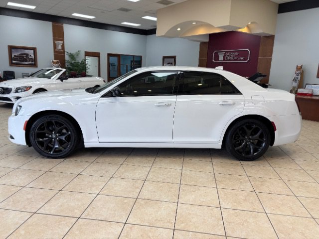 Used 2021 Chrysler 300 Touring w/ Sport Appearance Package RWD image 4