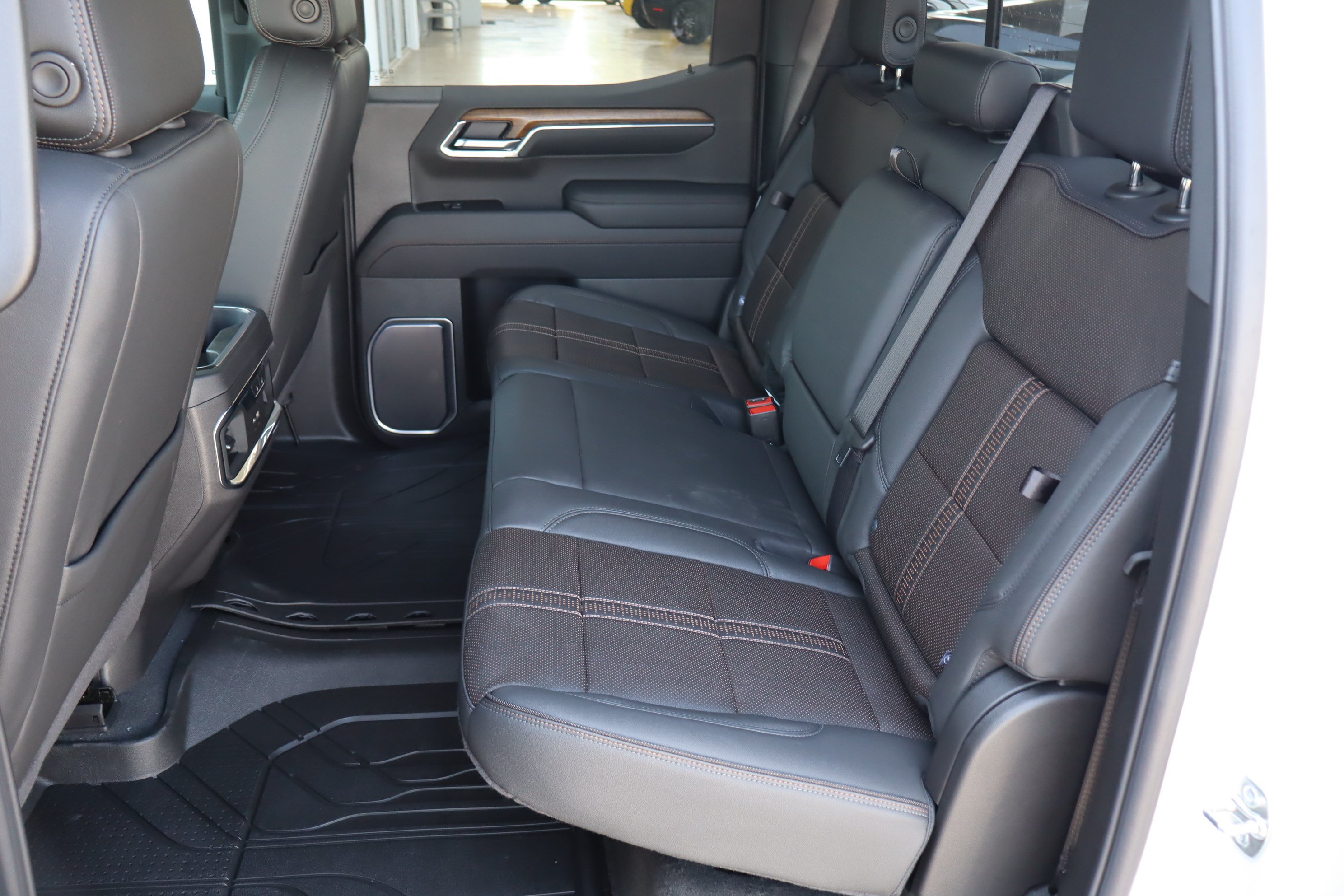 New 2026 Chevrolet Silverado 1500 High Country w/ High Country Premium Package AWD/4WD image 22