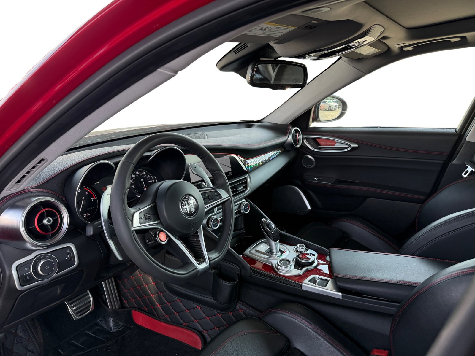 Used 2017 Alfa Romeo Giulia Ti w/ TI 19" Sport Package image 9