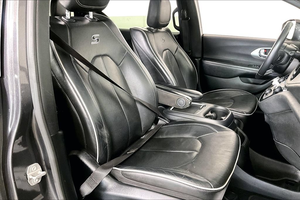 Used 2020 Chrysler Pacifica Limited w/ Advanced Safetytec Group FWD image 7