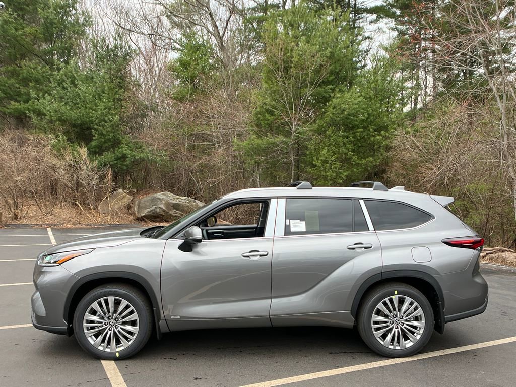 New 2026 Toyota Highlander Platinum image 2
