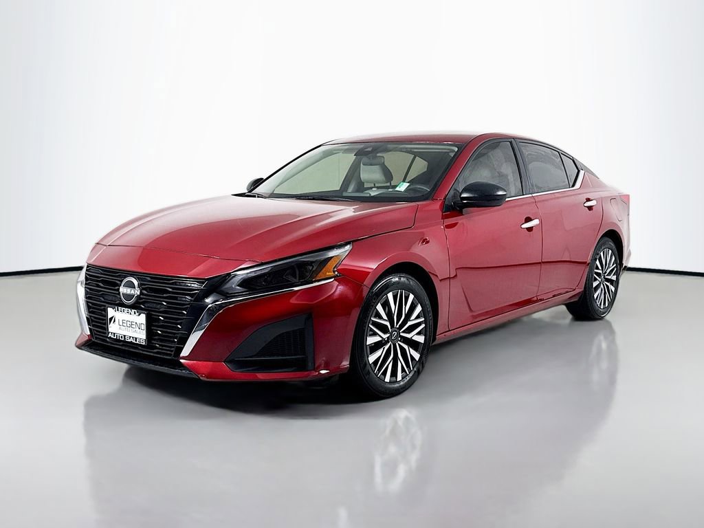 Used 2025 Nissan Altima 2.5 SV image 1
