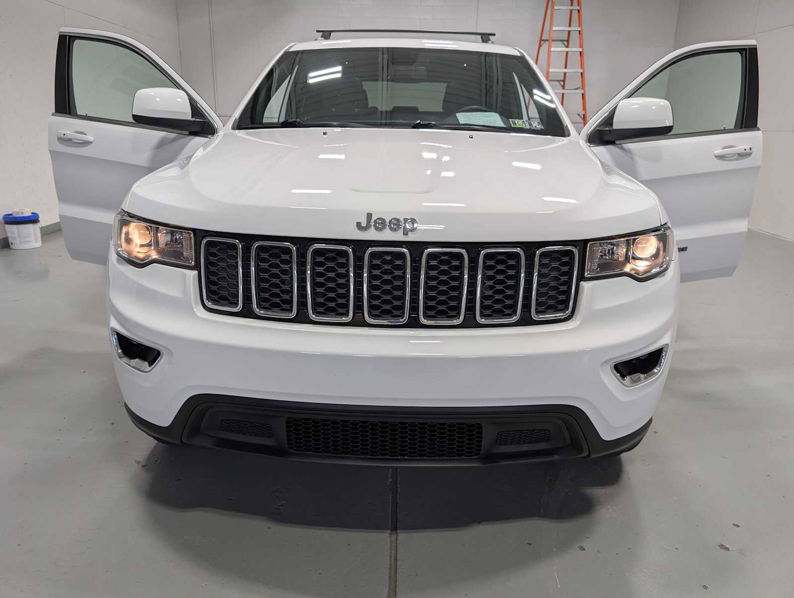 Used 2020 Jeep Grand Cherokee Laredo w/ Laredo X Package image 13