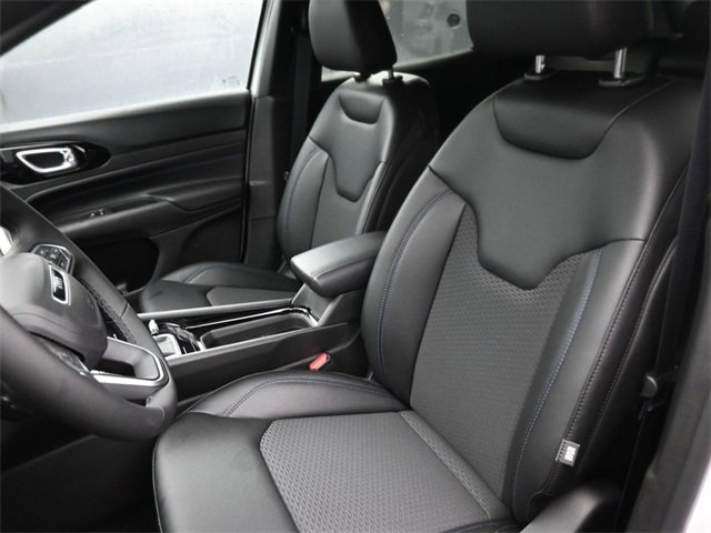 New 2026 Jeep Compass Latitude image 13