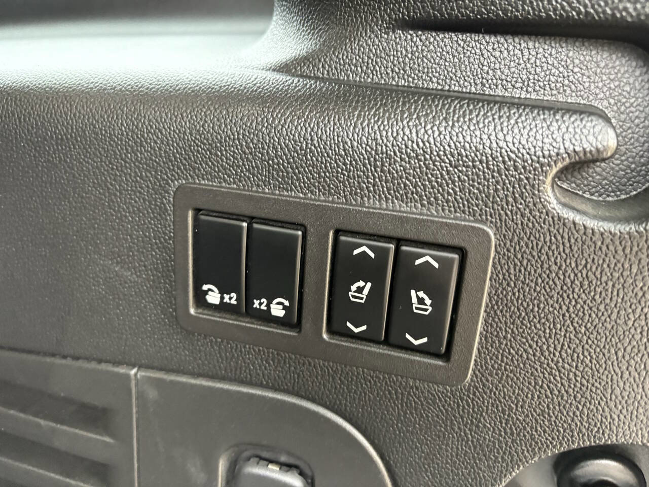 Used 2016 Chevrolet Suburban LT image 31