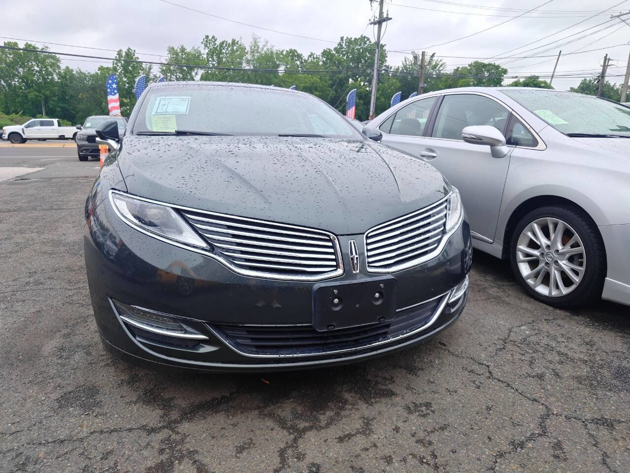 Used 2016 Lincoln MKZ image 3