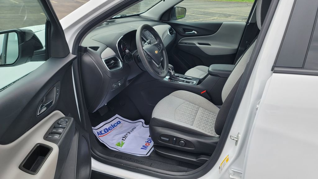 Used 2023 Chevrolet Equinox LS w/ LS Convenience Package FWD image 18