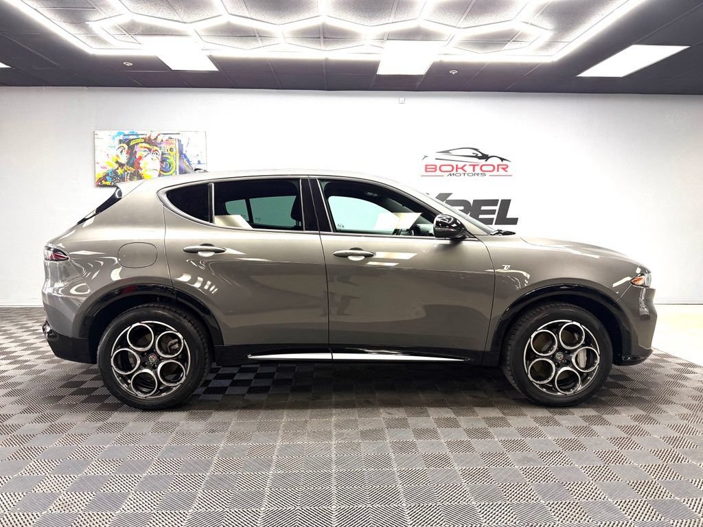 Used 2024 Alfa Romeo Tonale Ti AWD/4WD image 16