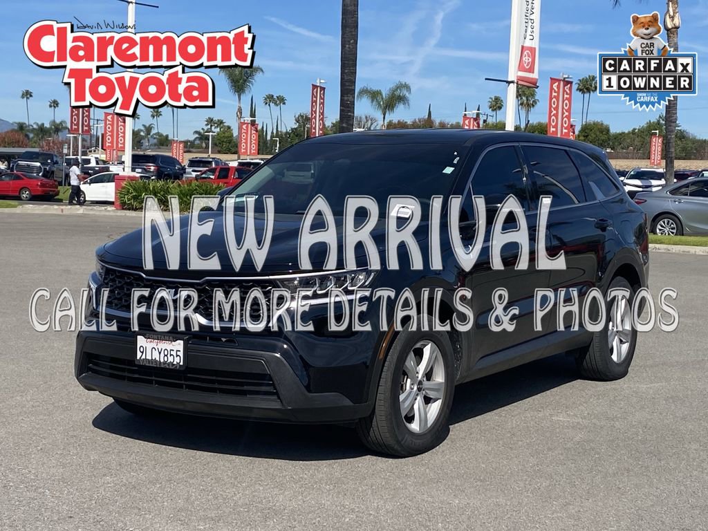 Used 2023 Kia Sorento LX image 1