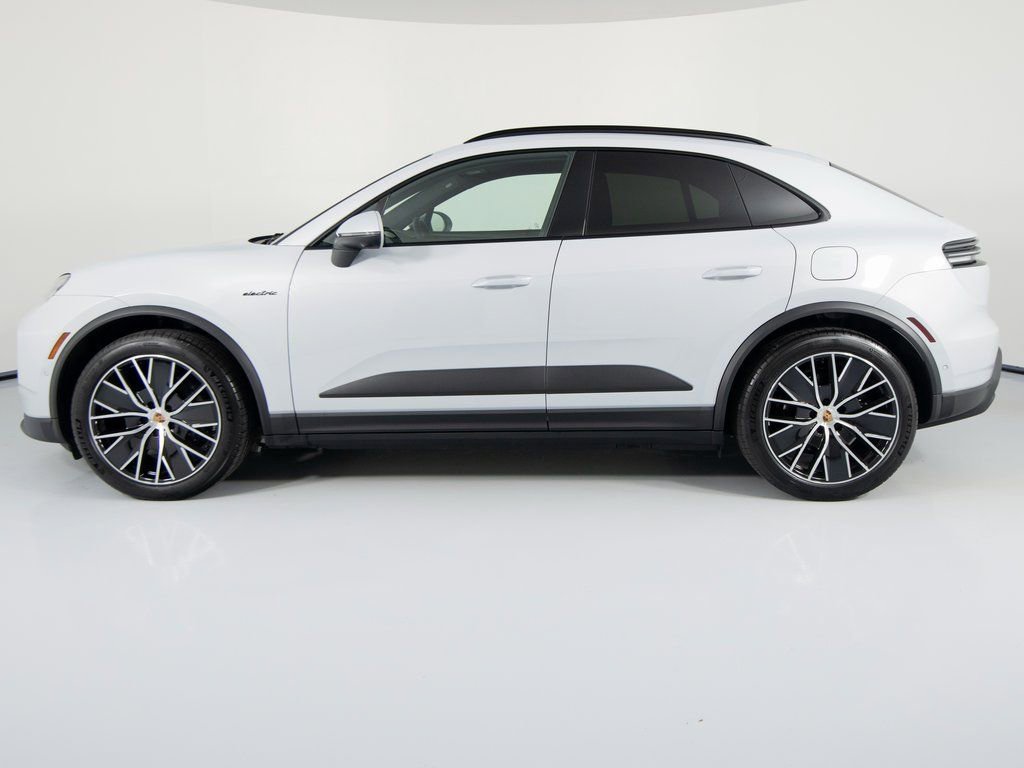 New 2026 Porsche Macan 4 Electric image 7