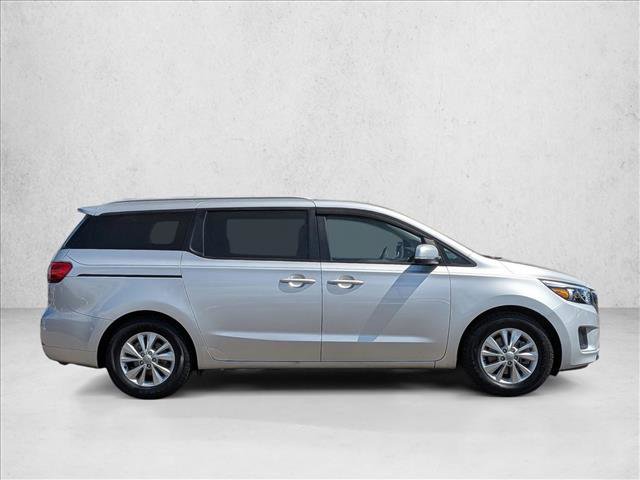 Used 2015 Kia Sedona LX image 4