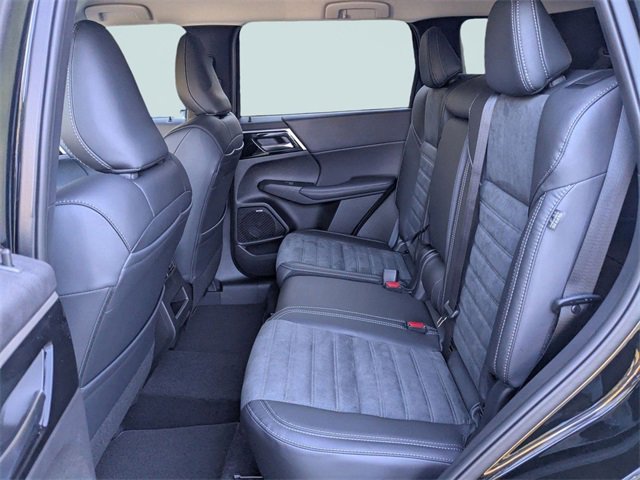 New 2025 Mitsubishi Outlander SE image 15