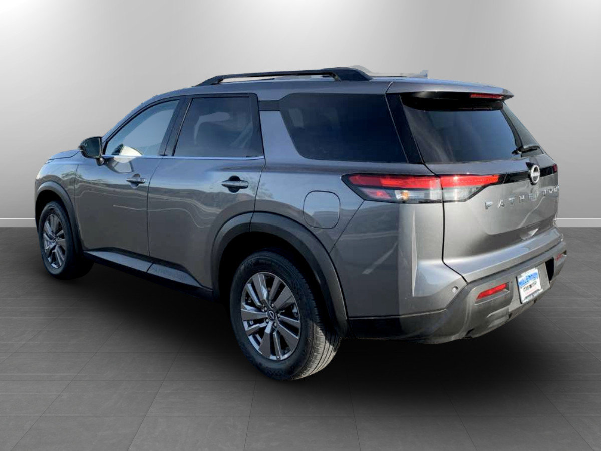 Used 2024 Nissan Pathfinder SV FWD image 5