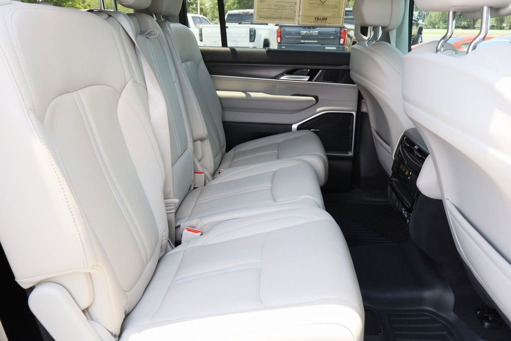 Used 2023 Jeep Wagoneer L Series II w/ Convenience Group I AWD/4WD image 31
