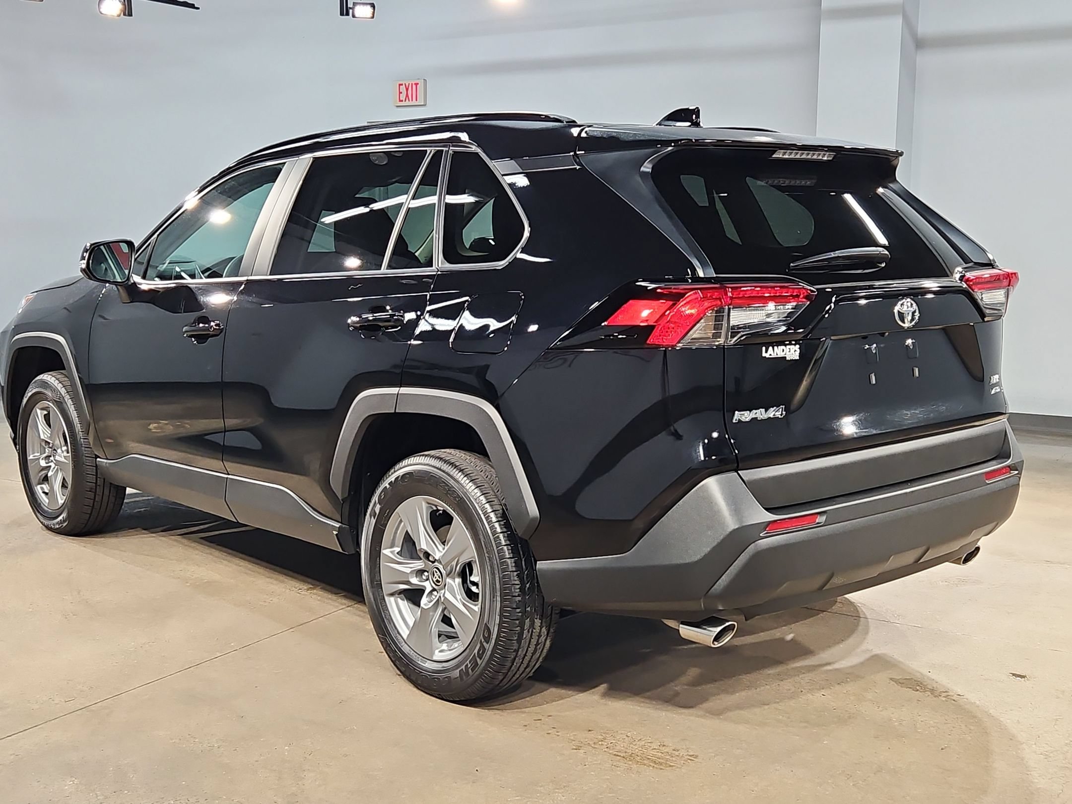 Used 2025 Toyota RAV4 XLE AWD/4WD image 5