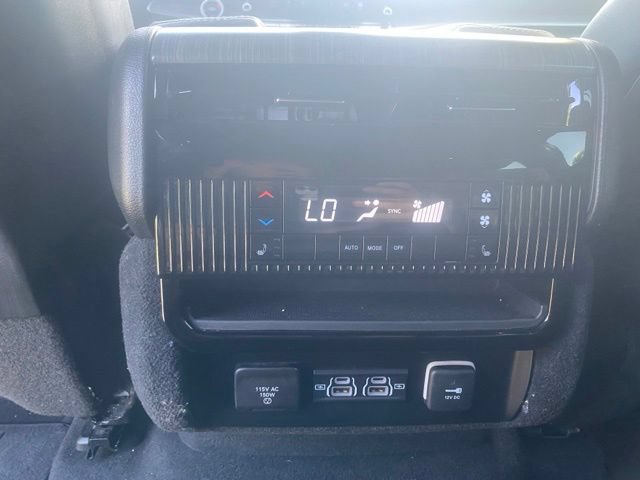 Used 2024 Jeep Wagoneer L Series II w/ Flexible Seating Group RWD image 14