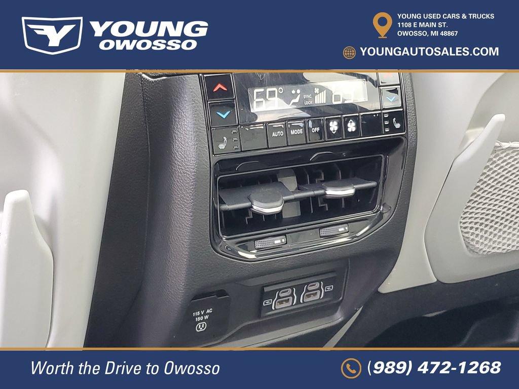Used 2022 Jeep Grand Cherokee Overland w/ Luxury Tech Group IV AWD/4WD image 31