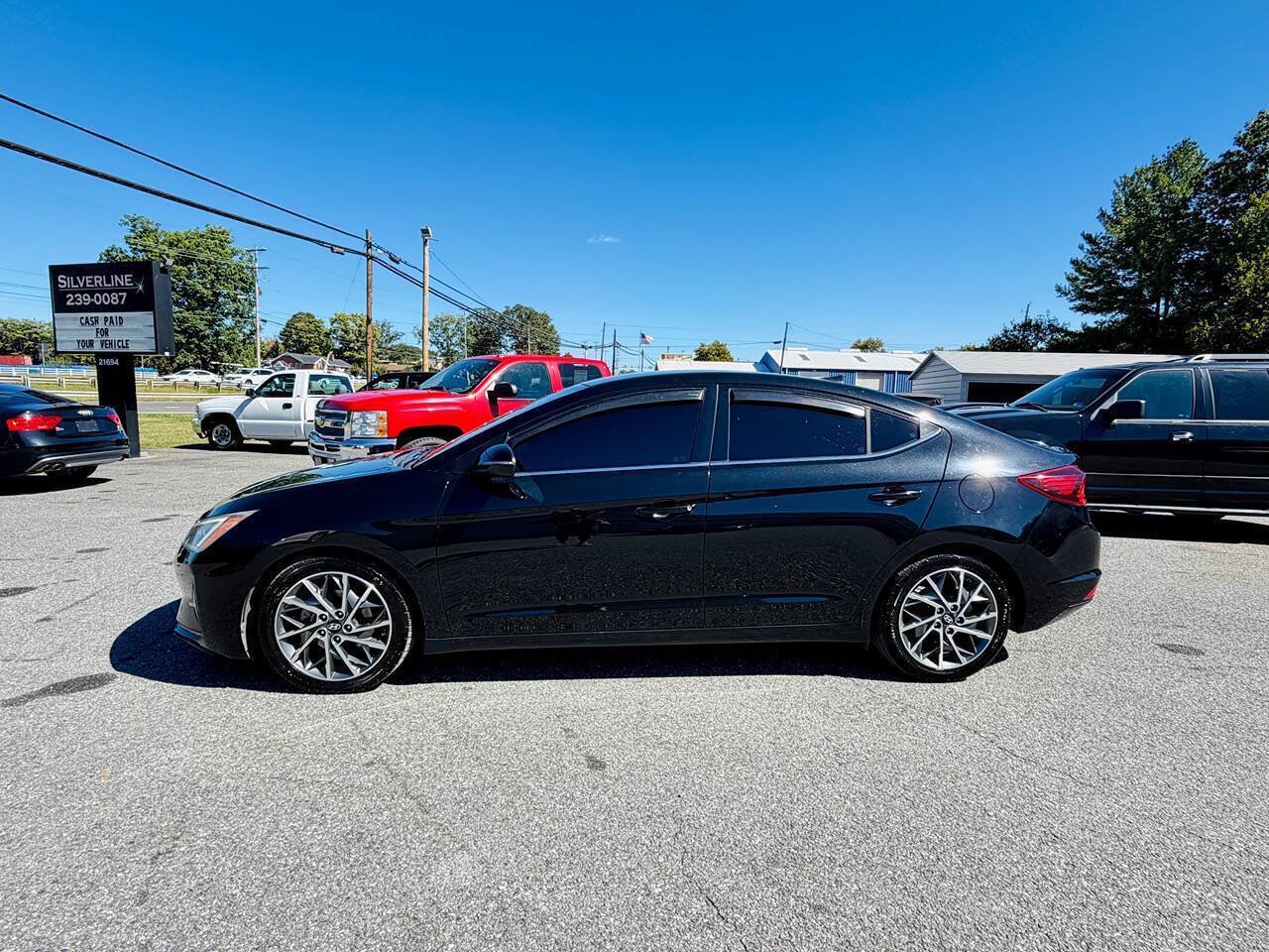 Used 2019 Hyundai Elantra Limited w/ Cargo Package FWD image 3