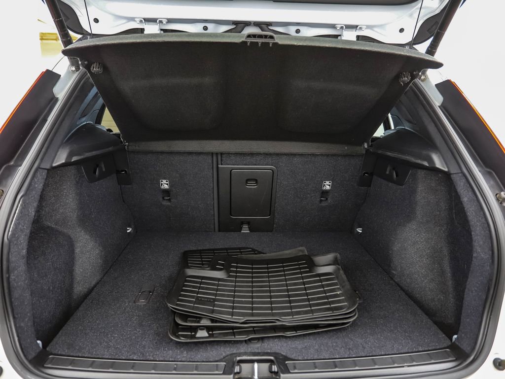 Used 2021 Volvo XC40 T5 R-Design w/ Protection Package Premier image 24