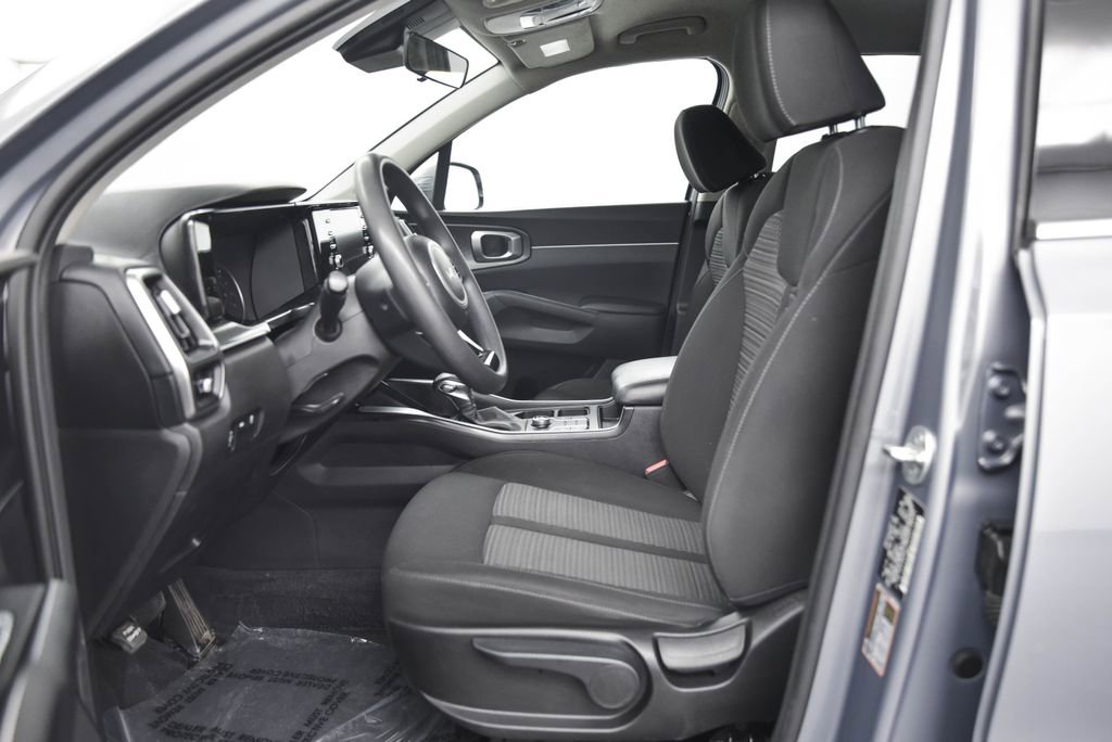 Used 2023 Kia Sorento LX image 13