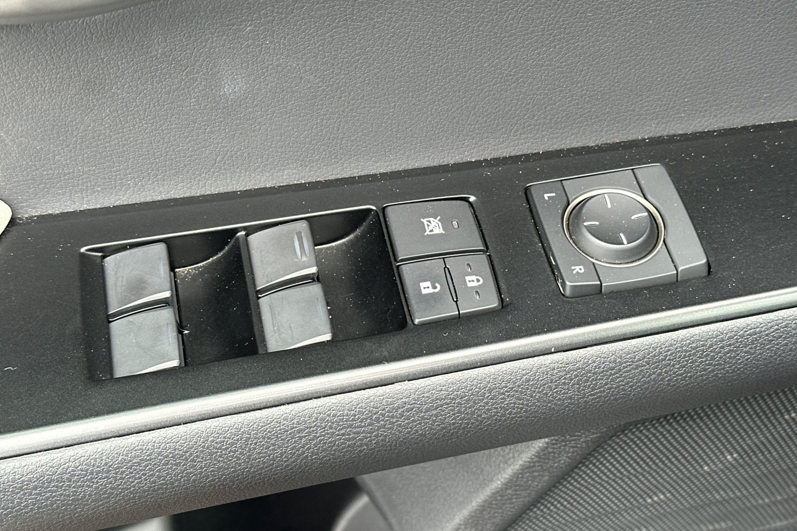 Used 2024 Lexus UX 250h FWD image 13