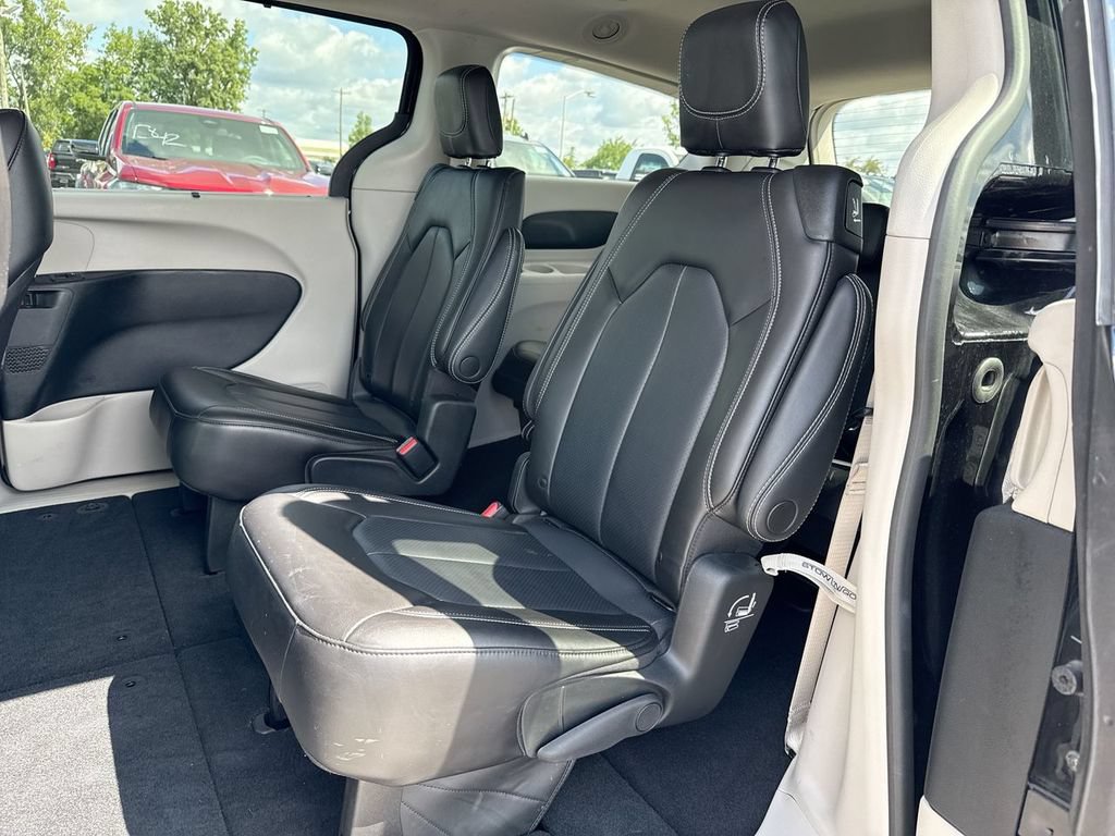 Used 2023 Chrysler Pacifica Touring-L AWD/4WD image 22