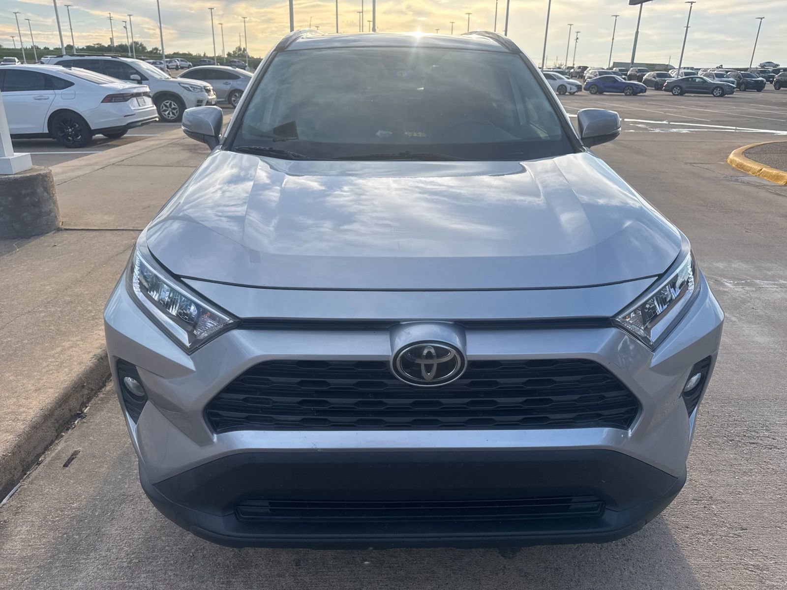 Used 2019 Toyota RAV4 XLE Premium FWD image 8
