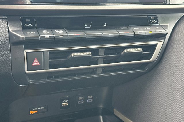 Used 2025 Toyota Camry LE FWD image 22