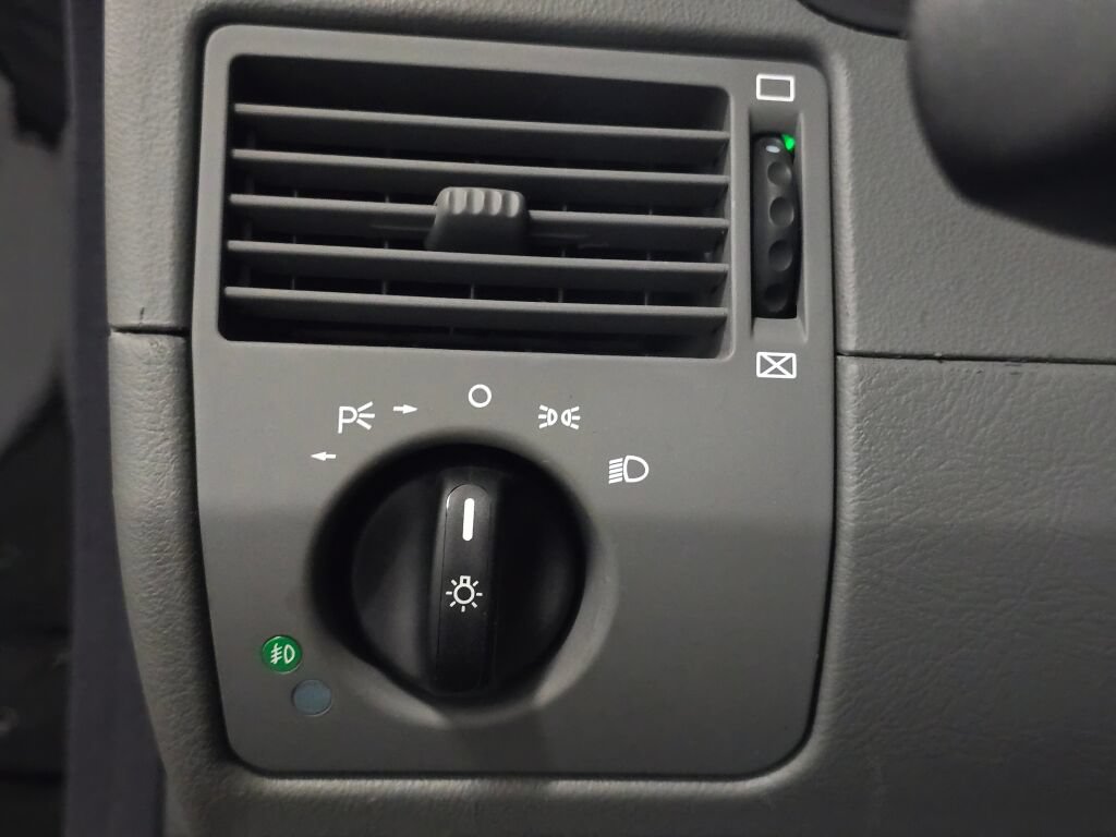 Used 2006 Chrysler Crossfire Limited RWD image 67