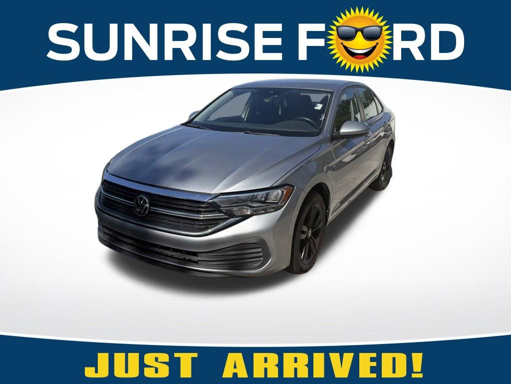 Used 2023 Volkswagen Jetta SE w/ Black Wheel Package