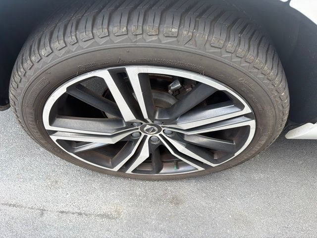 Used 2019 Volvo XC60 T5 R-Design w/ Protection Package Premier FWD image 9