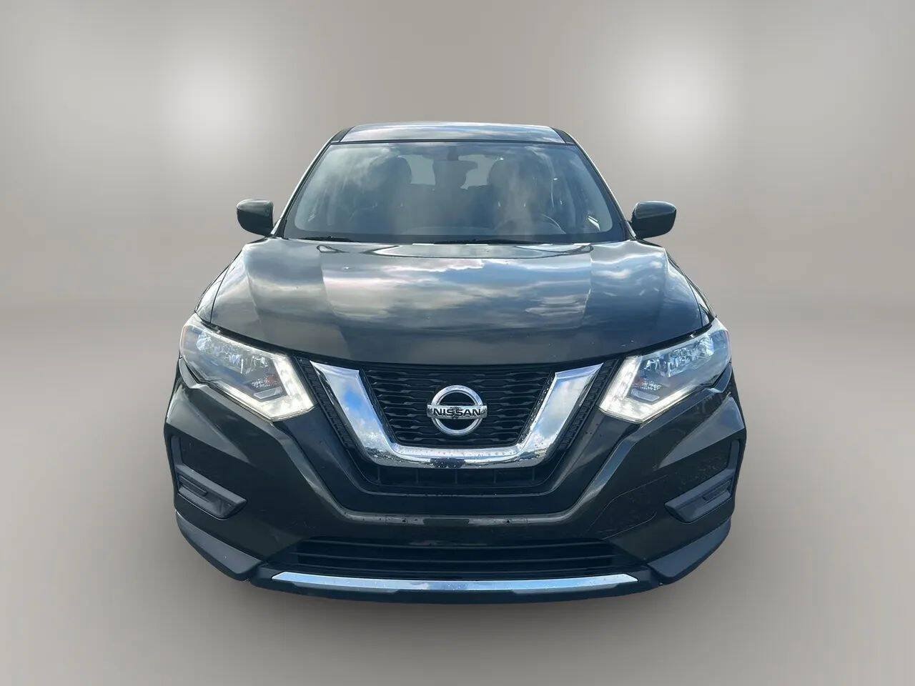 Used 2017 Nissan Rogue S FWD image 2