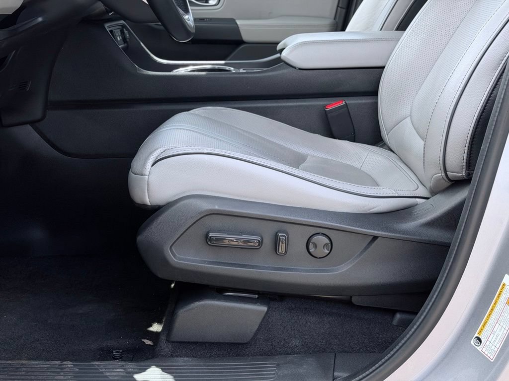 Used 2025 Honda Pilot Elite image 21