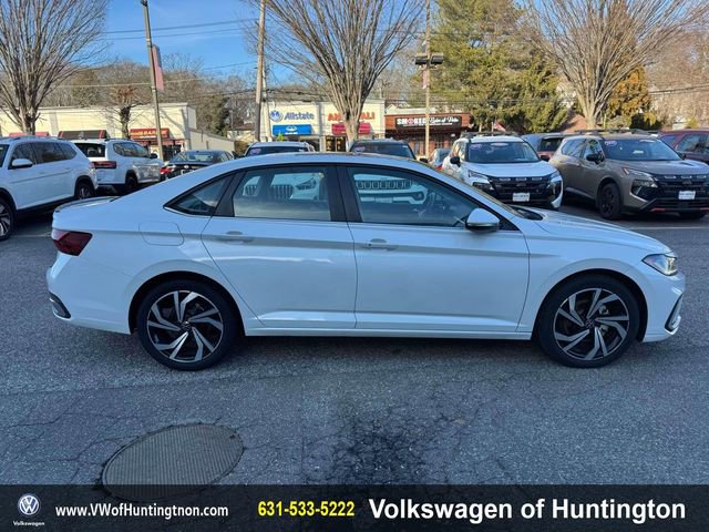 Certified 2025 Volkswagen Jetta SEL image 9