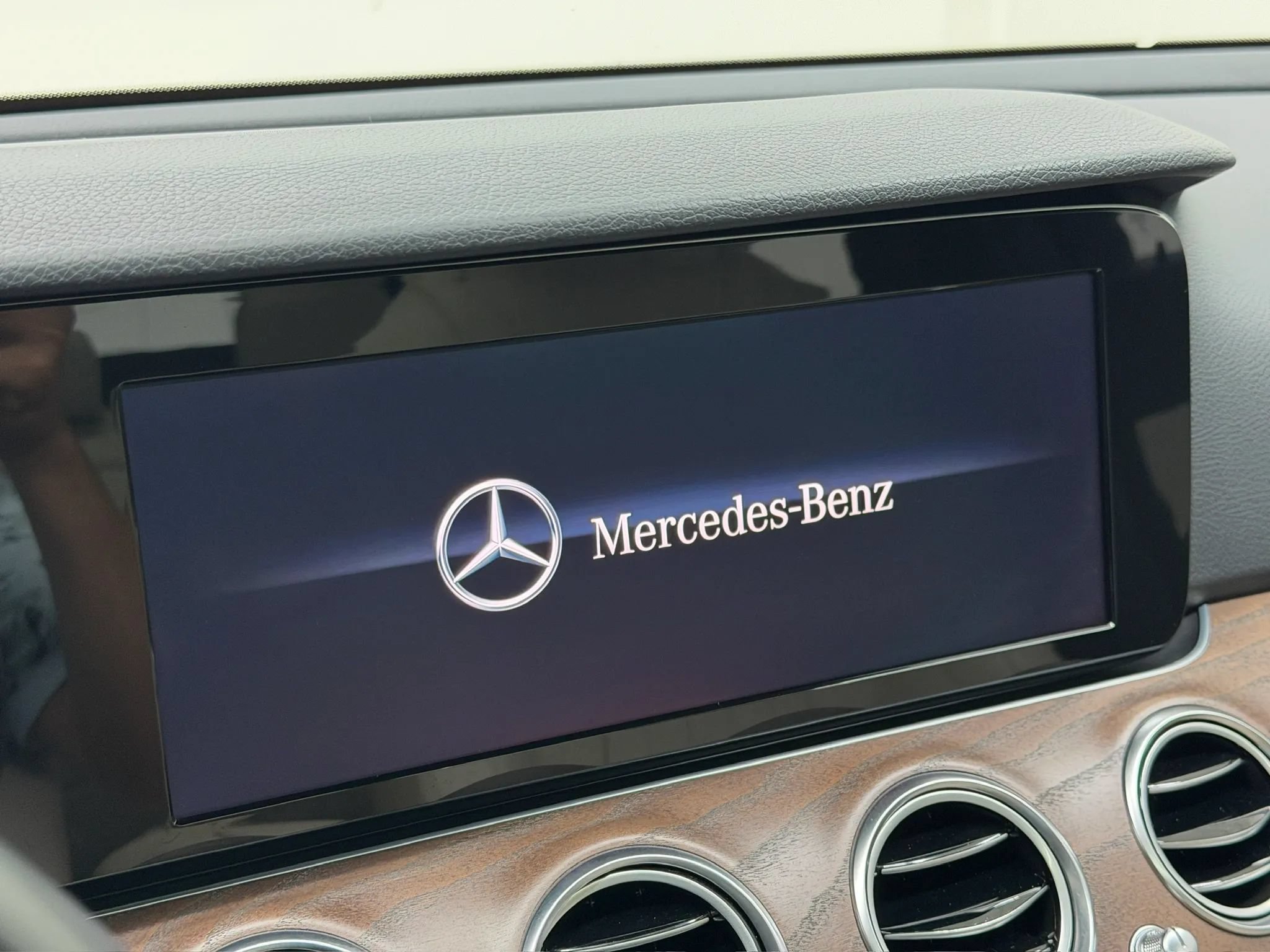 Used 2017 Mercedes-Benz E 400 4MATIC Wagon image 73