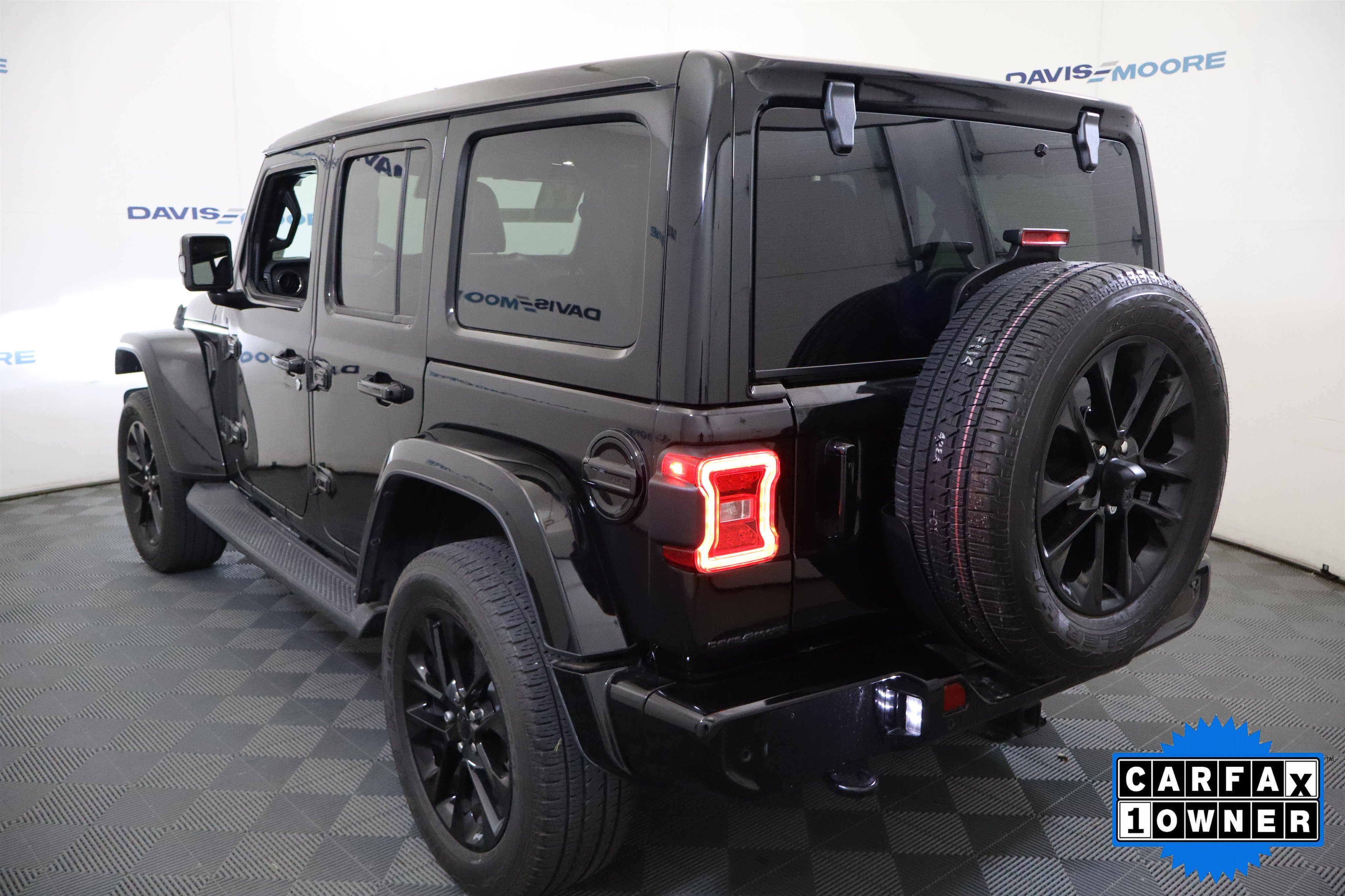 Used 2022 Jeep Wrangler Unlimited Sahara AWD/4WD image 10