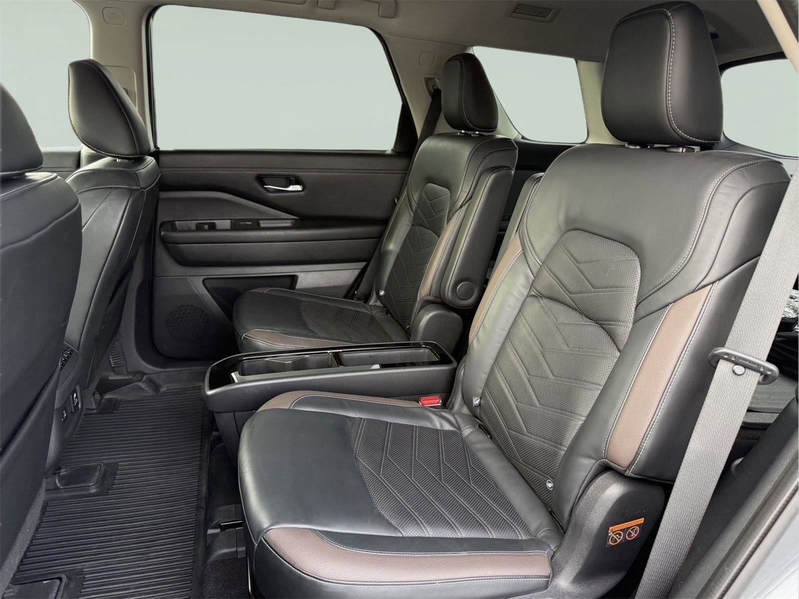 Used 2022 Nissan Pathfinder Platinum w/ Cargo Package AWD/4WD image 19