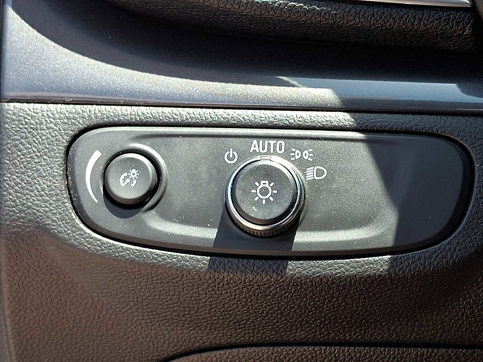 Used 2021 Buick Encore Preferred w/ Safety Package II AWD/4WD image 23