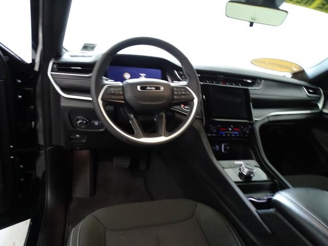 Certified 2025 Jeep Grand Cherokee Laredo X w/ Luxury Tech Group I image 5