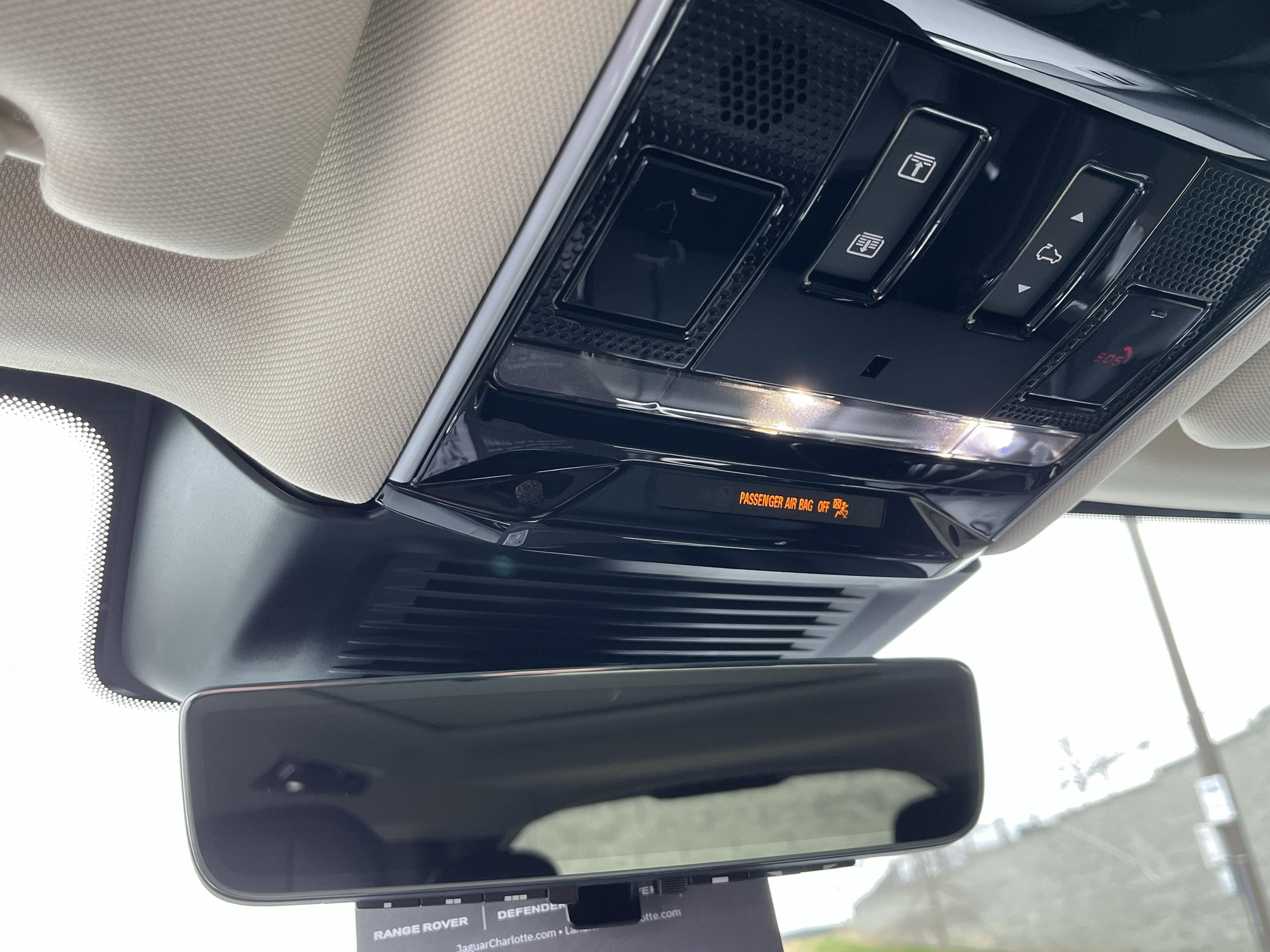 Certified 2025 Land Rover Range Rover SE image 23