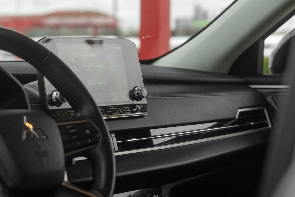 Used 2024 Mitsubishi Outlander SE Black Edition image 23