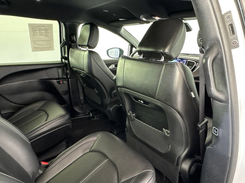 Certified 2024 Chrysler Pacifica Limited FWD image 34