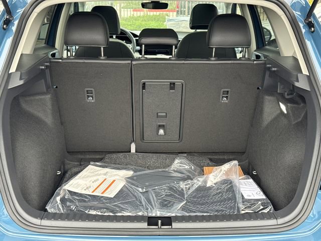 New 2026 Volkswagen Taos SE image 16