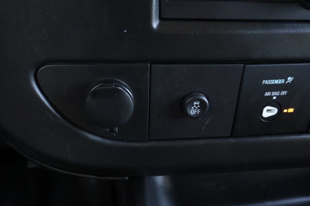 Used 2025 Chevrolet Express 2500 Extended w/ Driver Convenience Package image 30