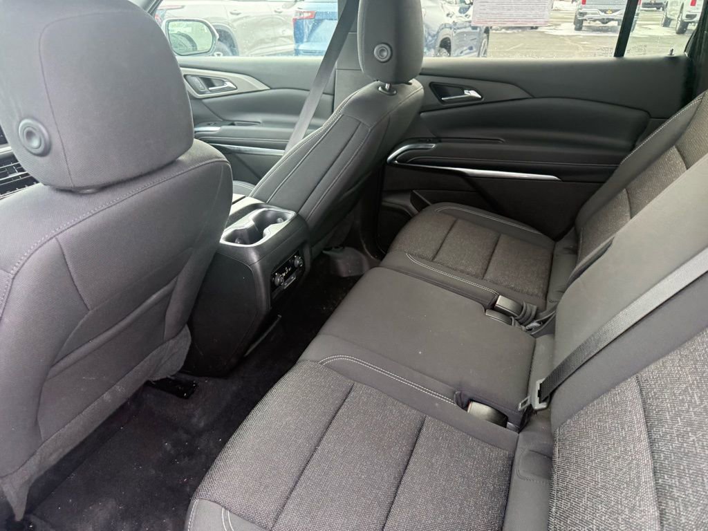 Used 2025 Chevrolet Traverse LT w/ Sun and Wheel Package image 12