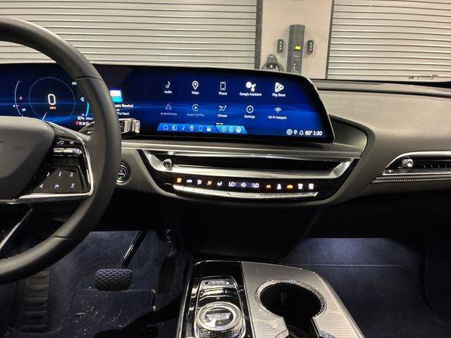 Used 2024 Cadillac Lyriq Tech RWD image 18
