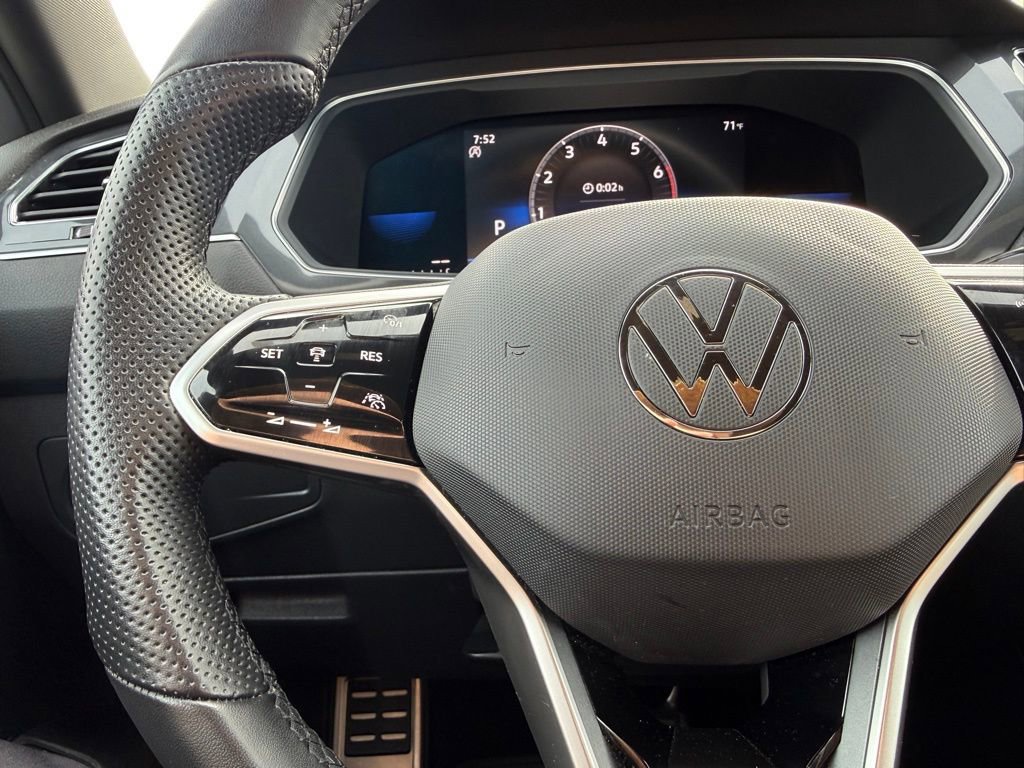 Used 2022 Volkswagen Tiguan SE R-Line FWD image 9