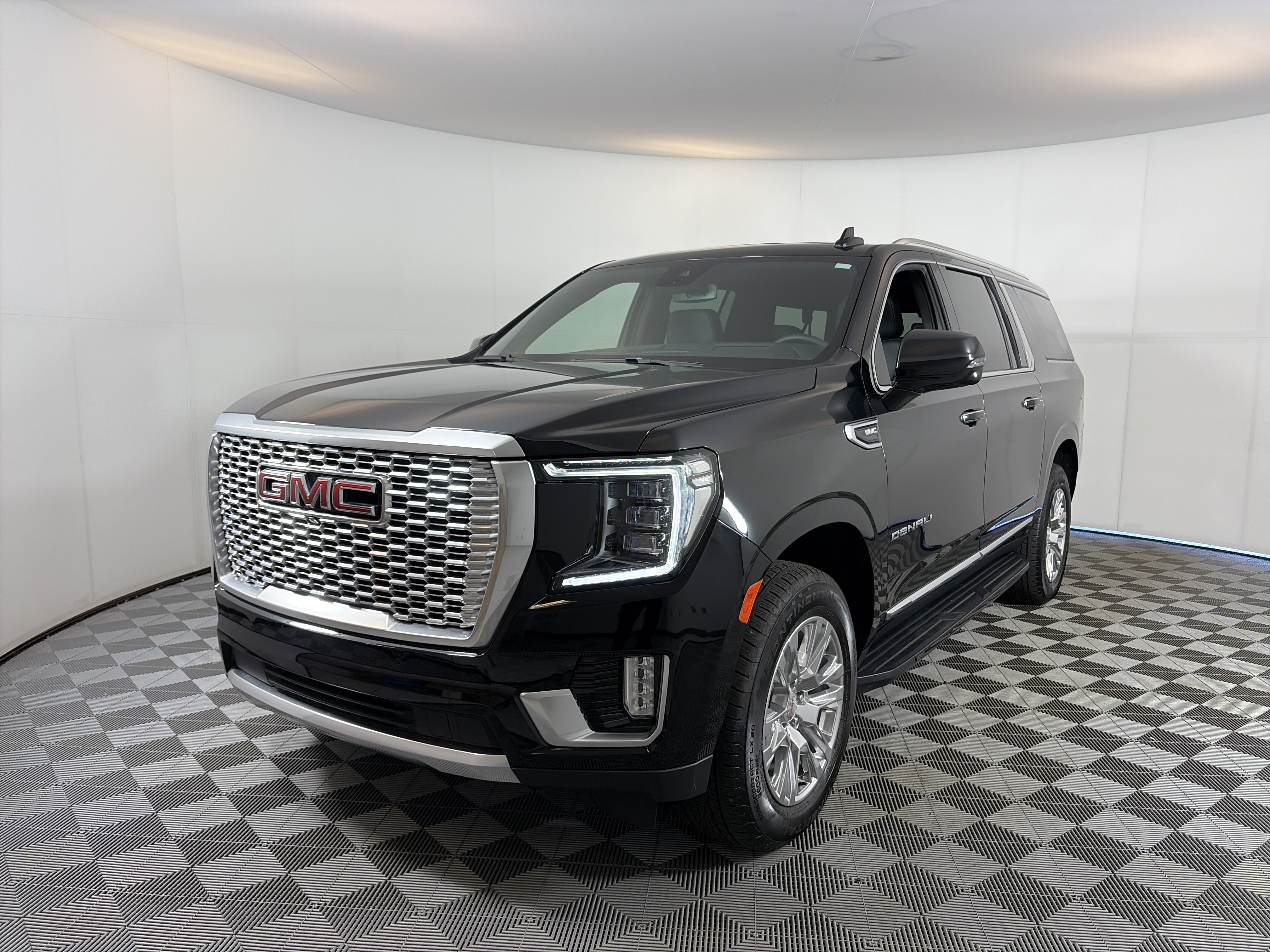 Certified 2024 GMC Yukon XL Denali w/ Max Trailering Package AWD/4WD image 2